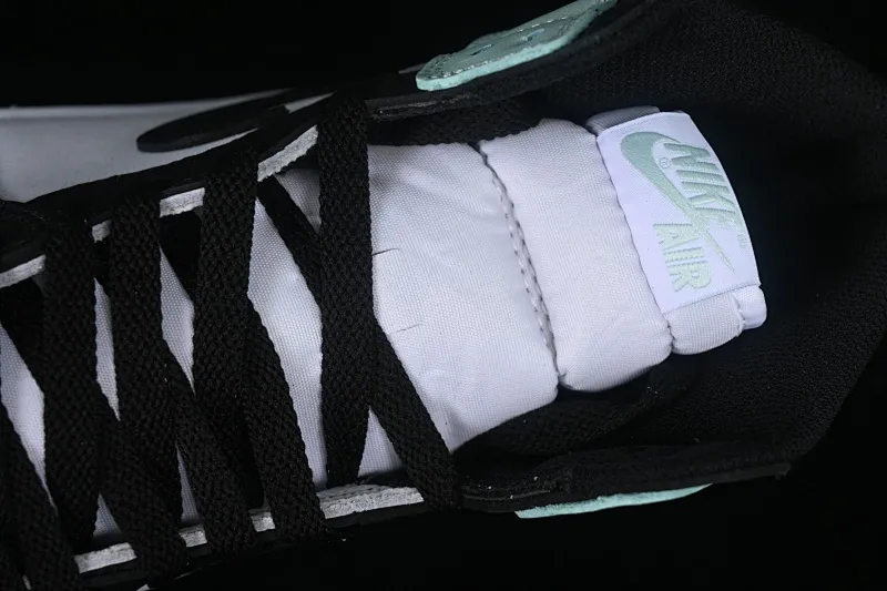 All categories Air Jordan Jordan series basketball shoes Air Jordan 1 High Air Jordan 1 Retro High OG "Lgloo" AJ1 Joe 1 mint green high-top basketball shoes 861428-100